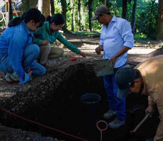Excavaciones en el sitio Los Caracoles, en Santa Rosa. Foto: Marton Hardy/ WCS
