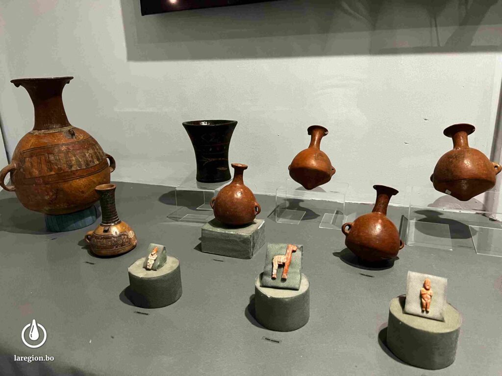 Varias de las ofrendas encontradas en las excavaciones están en el museo de Tiwanaku.