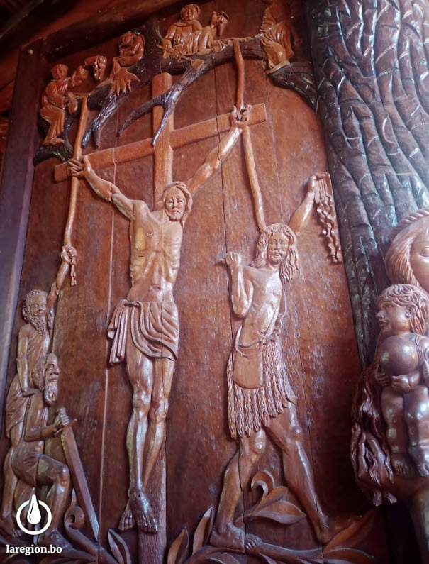 único. En uno de los pórticos se recrea la muerte de Jesucristo.  Foto: Doly Leytón