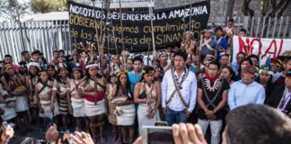 Indígenas Kichwa y Waorani en marcha por defensa de la Amazonía. Foto: Amazon Frontlines.