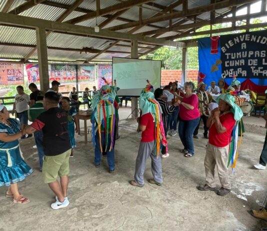 Con danzas y música recibieron los indígenas Tacana a los participantes del FOSPA en Tumupasa. Foto: UNITAS