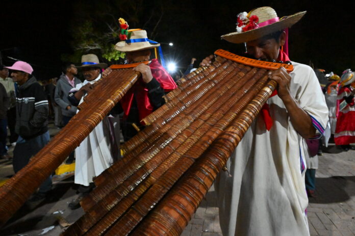 Ichapekene Piesta Steffen Reichle (4) El bajón es uno de los instrumentos autóctonos que pervive en la cultura moxeña. Foto: Steffen Reichle