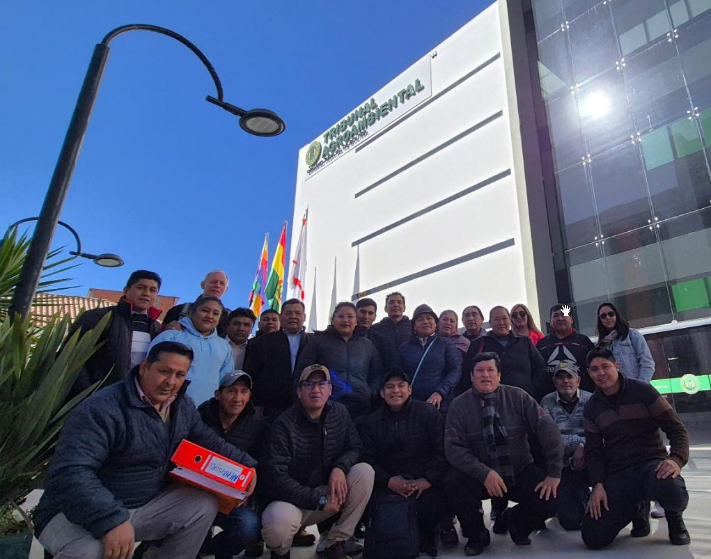 Representantes del GAIOC Charagua Iyambae y autoridades del pueblo guaraní presentes en el Tribunal Agroambiental. Foto: ORE
