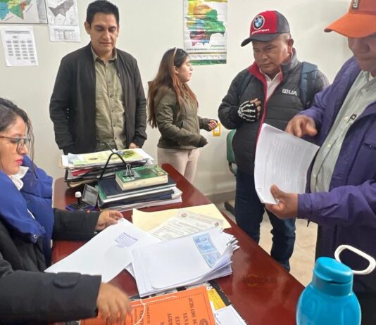 Representantes de las comunidades indígenas presentaron este martes una acción preventiva ambiental ante el juzgado agroambiental del Sena, en el departamento de Pando. Foto: Rocío Lloret