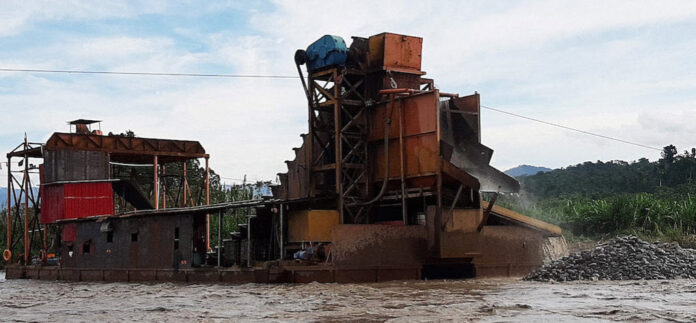 El avance de la minería legal e ilegal en los ríos de Bolivia preocupa desde hace años a científicos y organizaciones indígenas y ambientales. Foto: Miguel Roca