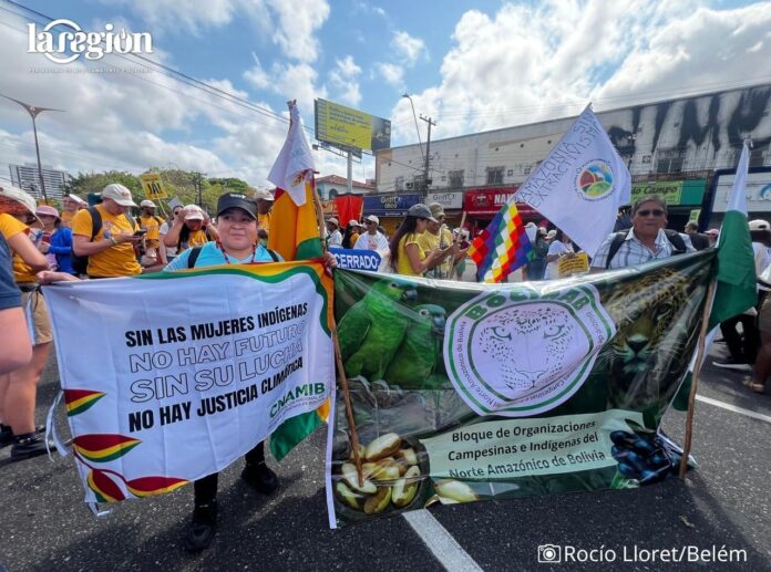 Bolivia presente en la COP30 Parte de la delegación boliviana participó en la marcha en Belém. Foto: Rocío Lloret Céspedes