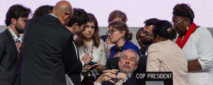 COP CIERRE Los países deliberan en el plenario de cierre de la COP30. En el medio de la foto, el presidente de la COP30, André Corrêa do Lago. Foto: cortesía UN Climate Change / Lara Murillo