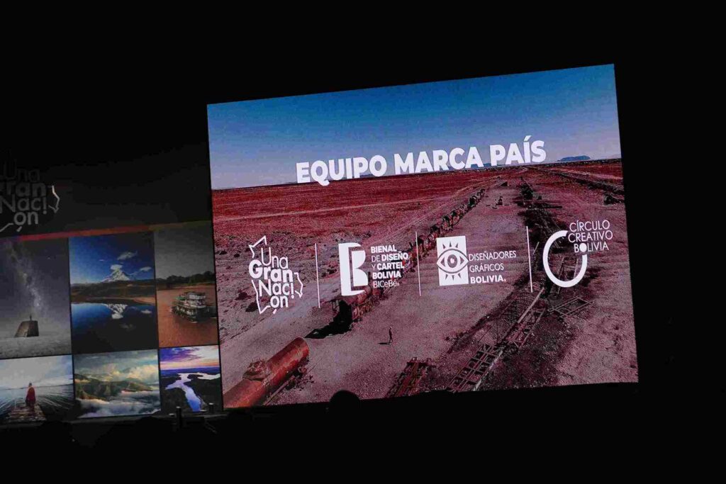 El proyecto Marca País 2026 incorporará a colectivos creativos y profesionales del diseño boliviano, cuya participación fue anunciada durante el evento en Santa Cruz. Foto: Doly Leytón.
