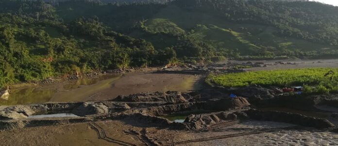 Bolivia balance ambiental 2025 El cauce de los ríos amazónicos de Bolivia fueron modificados por el negocio del oro. La minería ilegal sigue impactando sobre los afluentes del norte del país. Foto: Iván Paredes