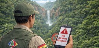 Los guardaparques no podrán difundir información institucional desde sus cuentas personales y deberán utilizar exclusivamente canales oficiales, según el instructivo del SERNAP. Imagen referencial generada con IA.