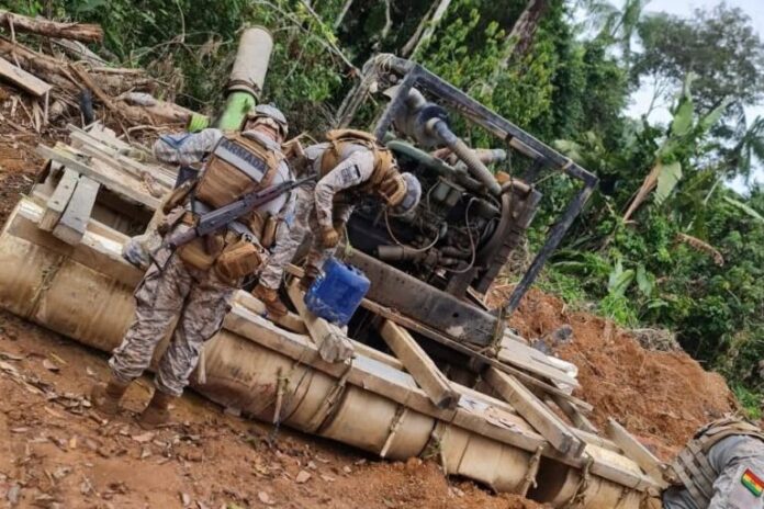 MINERÍA ILEGAL Efectivos de la Armada Boliviana destruyeron el campamento ilegal que explotaba oro en el cerro San Simón. Foto: cortesía Armada Boliviana
