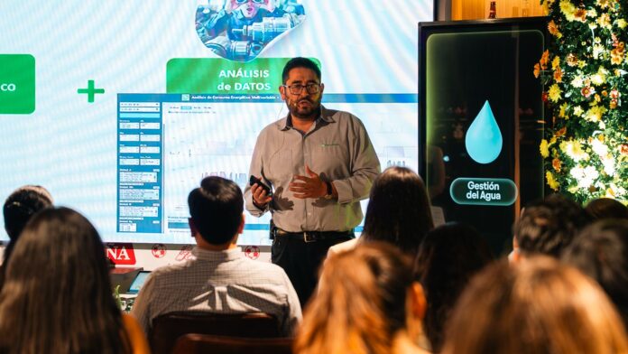 ACELERADORA CBN Juan Manuel Uría, gerente general del emprendimiento Recusost, expone su propuesta de inteligencia artificial para la optimización energética en el Pitch Final de la Aceleradora 100+ de la CBN.