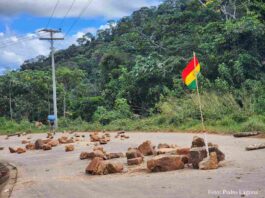 Registro fotográfico del 10 de junio de un punto de bloqueo en la zona de Delicias, departamento de La Paz. Fotografía: Pedro Laguna (cortesía).