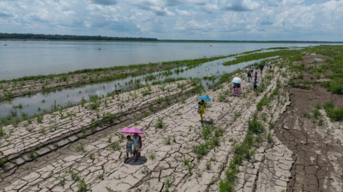 Día Mundial de Acción contra la Desertificación y la Sequía Una sección del río Amazonas, en Santa Sofía, en las afueras de Leticia, Colombia, el 20 de octubre del 2024. Foto: AP/Iván Valencia