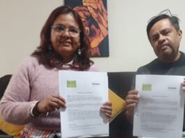Rocío Lloret, directora de Contenidos de La Región, y Raúl Albrecht, director de ANA, durante la firma del convenio de colaboración ambiental en Bolivia.