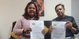 Rocío Lloret, directora de Contenidos de La Región, y Raúl Albrecht, director de ANA, durante la firma del convenio de colaboración ambiental en Bolivia.