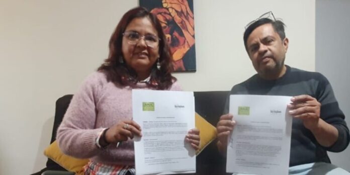 La Región ANA Rocío Lloret, directora de Contenidos de La Región, y Raúl Albrecht, director de ANA, durante la firma del convenio de colaboración ambiental en Bolivia.