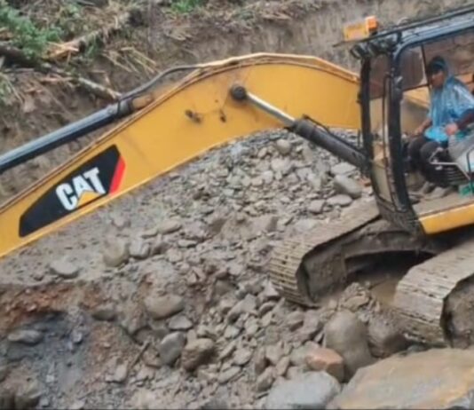 La Cooperativa Minera Aurífera Uchumachi utilizó maquinaria pesada para invadir el refugio de vida silvestre Senda Verde. Foto: Senda Verde